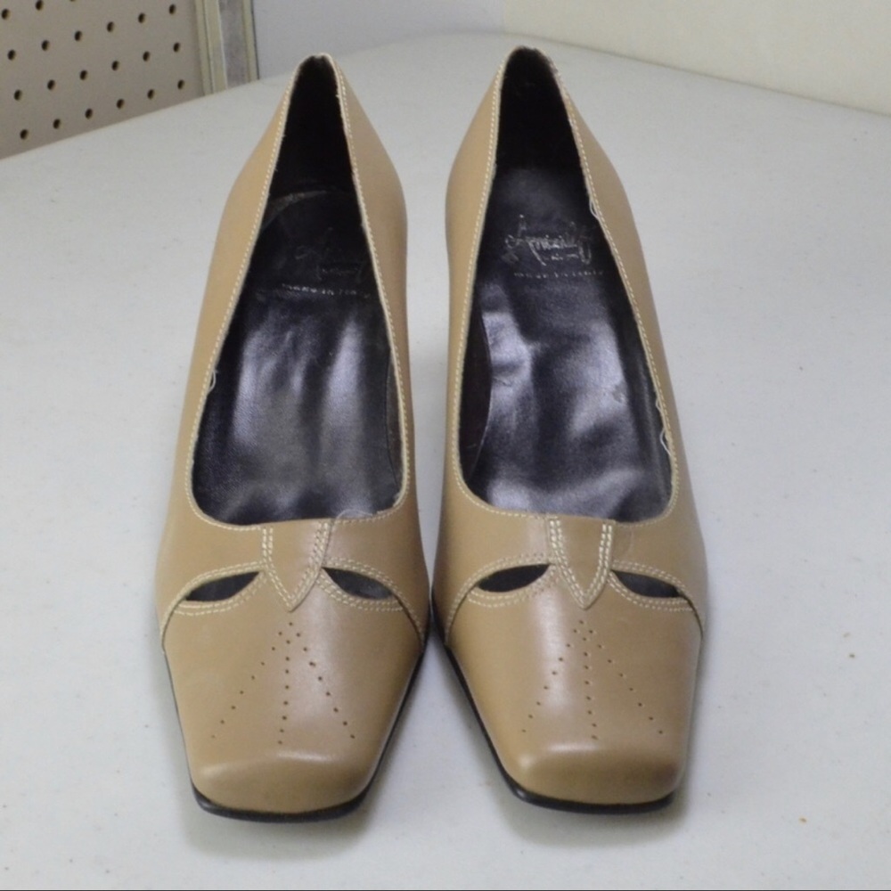 $25 Deal! Amalfi Brown square toe